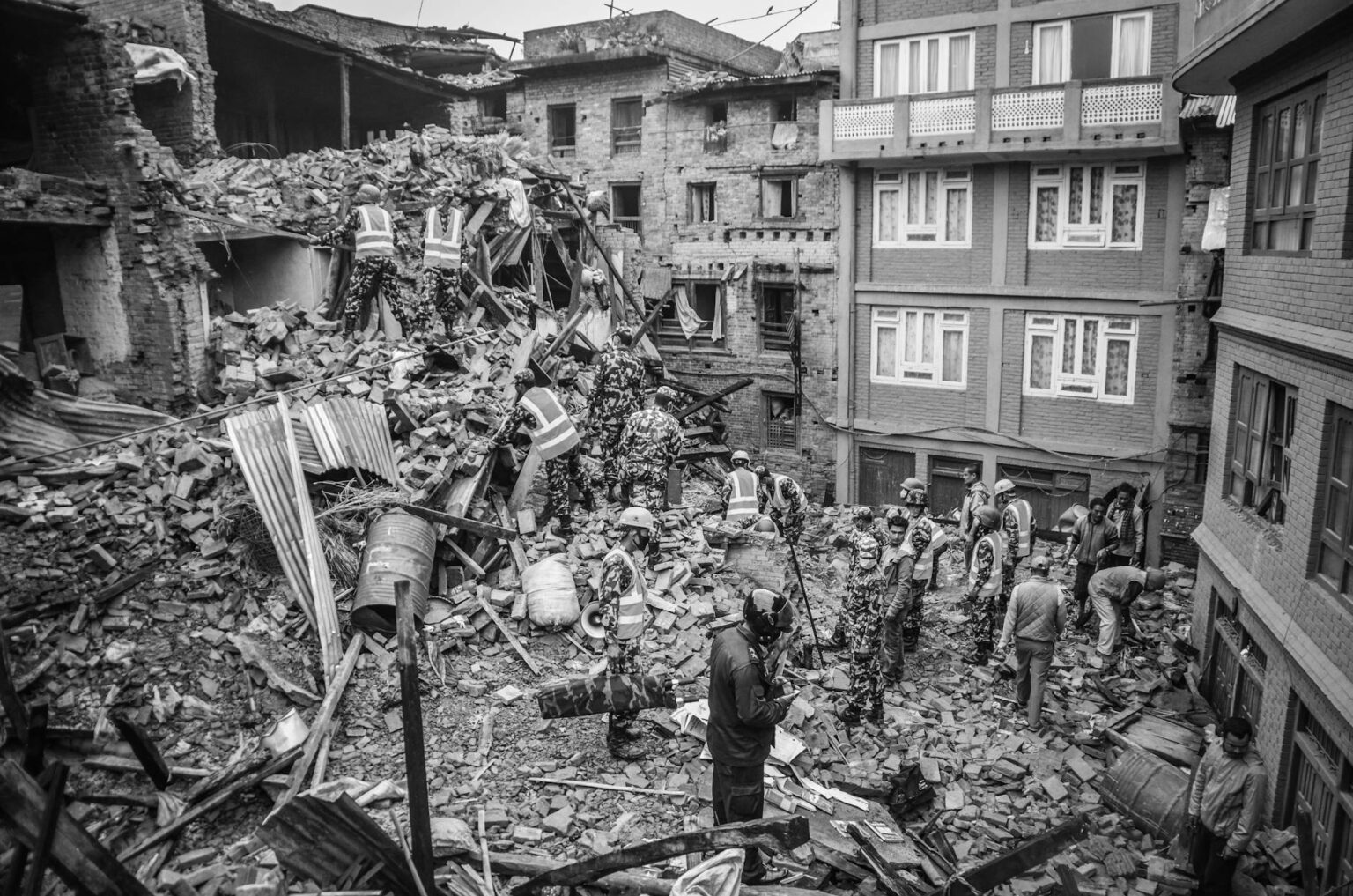 a grayscale of the aftermath of an earthquake