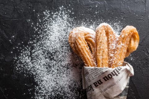 churros with powdered sugar